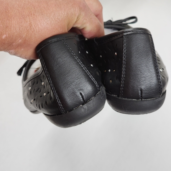 Black Ballet Flats with Bow Detail - Picture 4 of 7